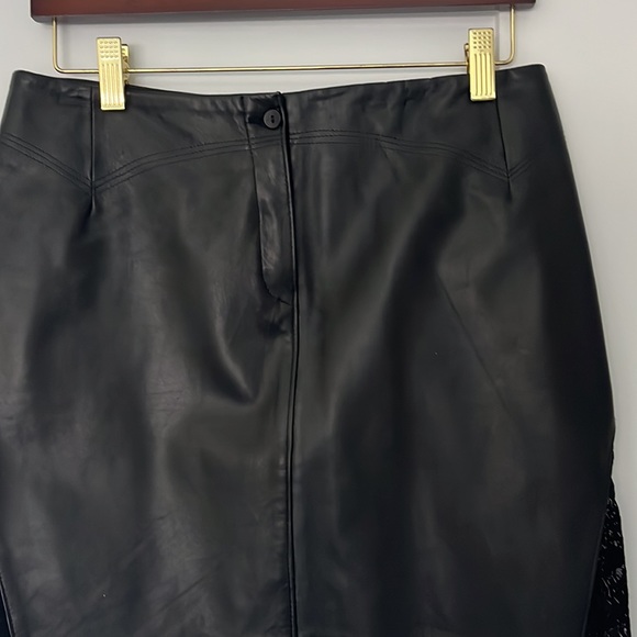 Size 6 black leather skirt with lace inserts on side - Picture 3 of 8